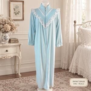 Vintage Anne Leslie 1980s Light Blue Zip Front Robe Lace Trim Housecoat Medium